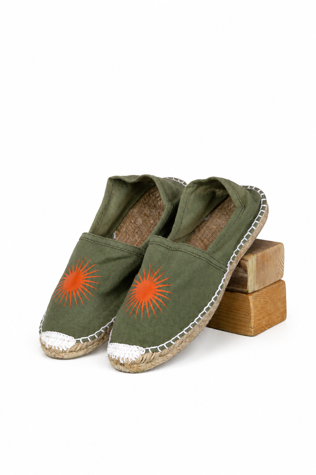 Alpargata Cala Montgó de la marca Mi tienda, zapatos de espardenya con diseño tradicional y suela de yute en color natural.